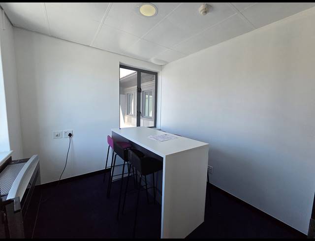 344M² OFFICE TO LET IN SANDOWN